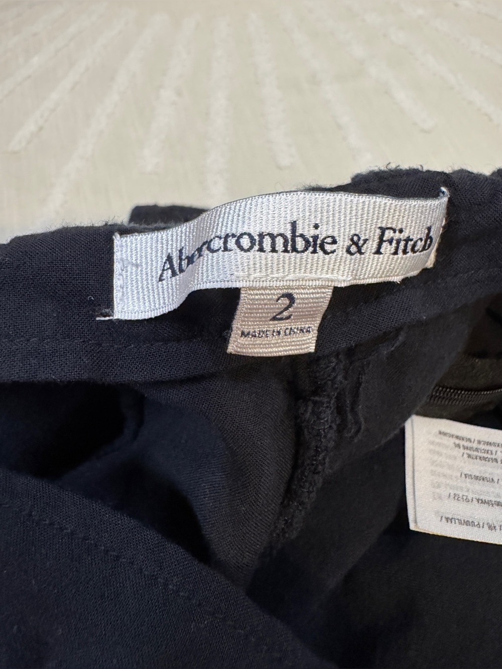 Abercrombie & Fitch Women’s Size 2 Black Floral Eyelet Wide Leg Pants Crop - Picture 5 of 8